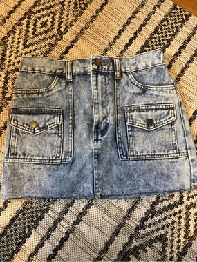 Y2k style Light Wash Denim Mini Skirt with Front Patch Pockets